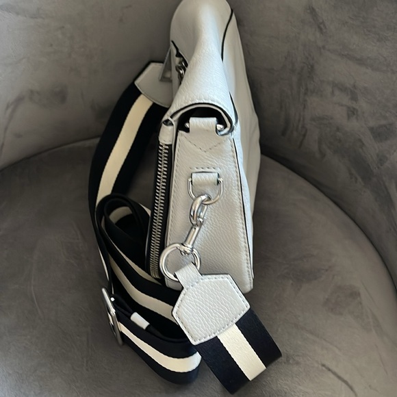 Marc Jacob’s small nomad bag. - Picture 2 of 6